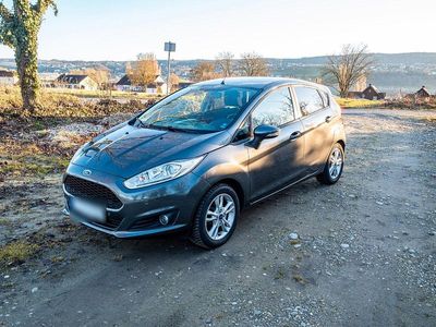 Gebraucht Ford Fiesta Celebration 82 PS (60 kW) 2016 Grau Limousine