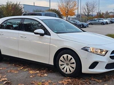 Gebraucht Mercedes A180 116 PS (85 kW) 2022 Weiß Limousine