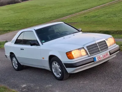 Gebraucht Mercedes 230 136 PS (100 kW) 1989 Weiß Coupé