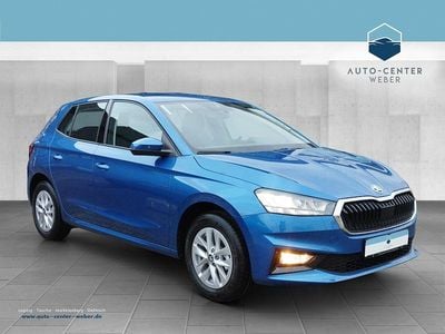 Novo Skoda Fabia Essence 95 HP (69 kW) 2025 Azul Citadino