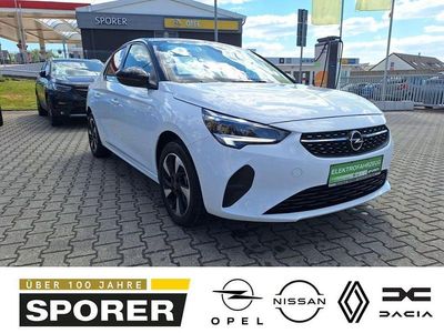 Weiß (jade weiß uni/dach diamant schwarz met.) Gebraucht 2022 Opel Corsa-e Elegance Kleinwagen | 16.690 € (Fairer Preis)