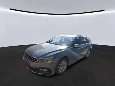 Gebraucht VW Passat R-line 122 PS (89 kW) 2023 Mondsteingrau Kombi