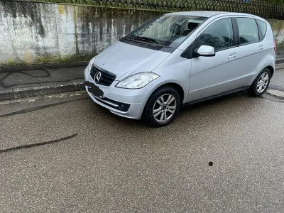 Gebraucht Mercedes A180 Elegance 109 PS (80 kW) 2011 Silber Van / Kleinbus