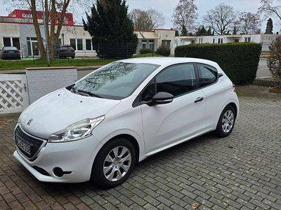 Weiß Gebraucht 2013 Peugeot 208 Active Kleinwagen | 3.800 € (Fairer Preis)
