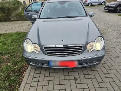 Gebraucht Mercedes C180 143 PS (105 kW) 2004 Blau Limousine