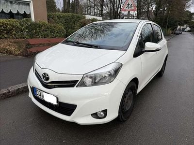 Gebraucht Toyota Yaris 99 PS (72 kW) 2012 Weiß Kleinwagen
