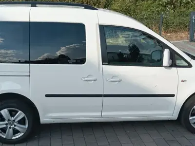 Gebraucht VW Caddy 105 PS (77 kW) 2013 Weiß Van / Kleinbus
