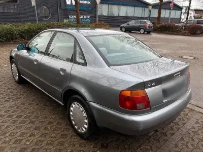 Brugt Audi A4 118 HK (86 kW) 1995 Blå Sedan