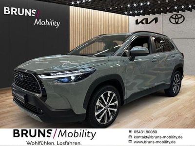 Grün Gebraucht 2025 Toyota Corolla Cross Team SUV | 34.500 € (Guter Preis)