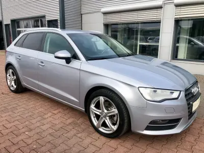 Gebraucht Audi A3 Ambiente 110 PS (80 kW) 2015 Silber Limousine