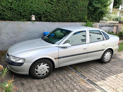Gebraucht Opel Vectra 116 PS (85 kW) 1996 Silber Limousine