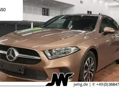 Gebraucht Mercedes A180 Style 116 PS (85 kW) 2022 Rosegold  metalliclack Limousine