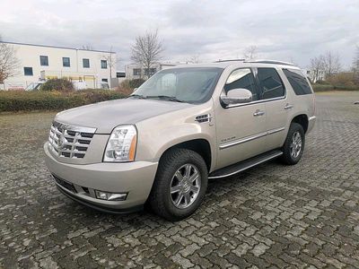 Grau Gebraucht 2010 Cadillac Escalade SUV | 19.900 € (Fairer Preis)