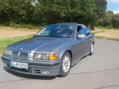 Gebraucht BMW 318 115 PS (84 kW) 1995 Silber Limousine