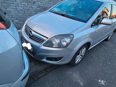 Gebraucht Opel Zafira 125 PS (91 kW) 2010 Silber Van / Kleinbus
