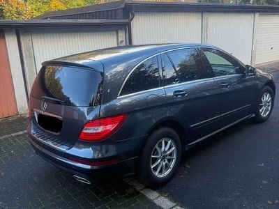 Grau Gebraucht 2011 Mercedes R300 Van / Kleinbus | 15.300 € (Teuer)