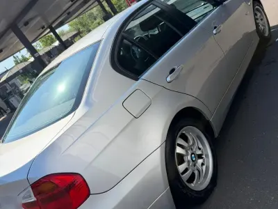 Gebraucht BMW 318 129 PS (94 kW) 2007 Silber Limousine