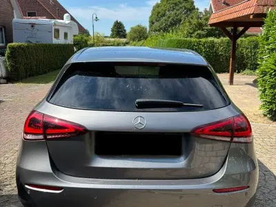 Gebraucht Mercedes A180 116 PS (85 kW) 2019 Grau Limousine
