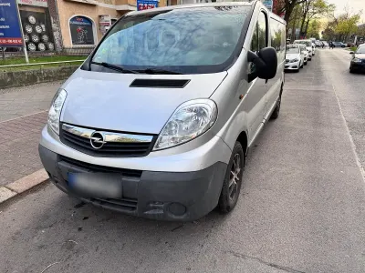 Gebraucht Opel Vivaro 90 PS (66 kW) 2012 Silber Van / Kleinbus