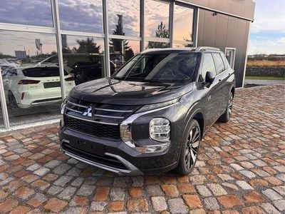 Neu Mitsubishi Outlander P-HEV Intro Edition 136 PS (100 kW) 2025 Schwarz SUV