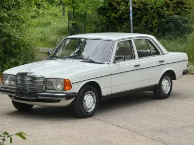 Używany Mercedes E230 136 KM (100 kW) 1982 Biały Sedan/Limuzyna
