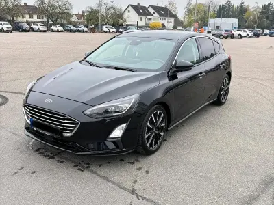 Gebraucht Ford Focus Cool & Connect 120 PS (88 kW) 2018 Schwarz Limousine
