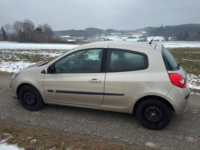 Beige Gebraucht 2007 Renault Clio III Authentique Limousine | 2.400 € (Fairer Preis)