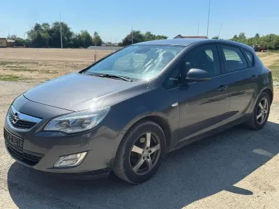 Używany Opel Astra 116 KM (85 kW) 2010 Czarny Kombi