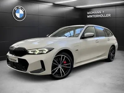 Gebraucht BMW 330e Shadowline 292 PS (214 kW) 2022 Weiß Kombi