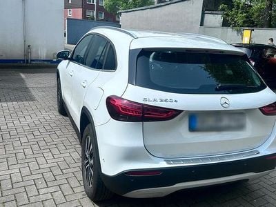 Second-hand Mercedes GLA250 2022 Alb SUV