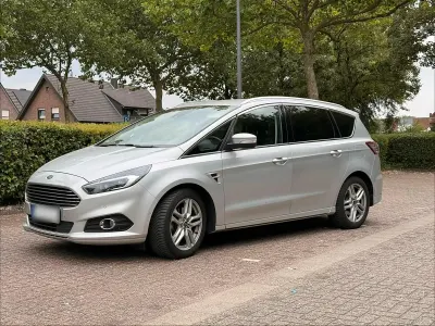Gebraucht Ford S-MAX Titanium 190 PS (139 kW) 2019 Silber Van / Kleinbus
