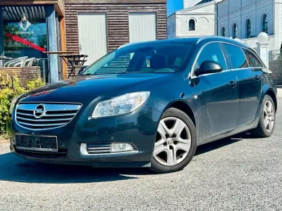 Gebraucht Opel Insignia Edition 160 PS (117 kW) 2011 Schwarz Kombi