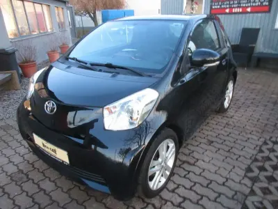Second-hand Toyota iQ Basis 98 CP (72 kW) 2010 Negru Hatchback