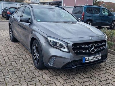 Gebraucht Mercedes GLA200 Urban 156 PS (114 kW) 2017 Grau SUV