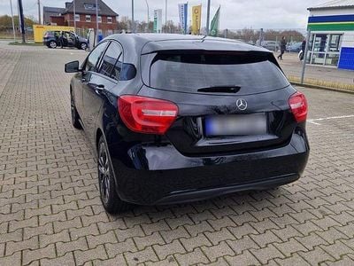 Usata Mercedes A180 122 CV (89 kW) 2015 Nero Berlina