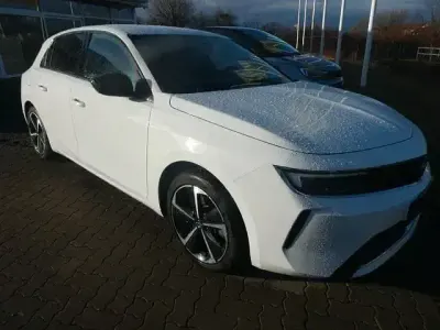 Używany Opel Astra Business Edition 181 KM (133 kW) 2022 Biały Hatchback
