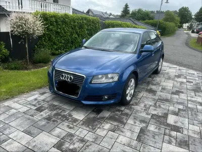 Gebraucht Audi A3 Sportback Attraction 140 PS (102 kW) 2010 Blau Kleinwagen