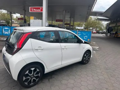 Używany Toyota Aygo 72 KM (52 kW) 2020 Biały Hatchback