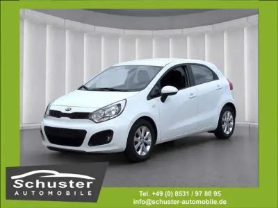 Używany Kia Rio Attract 86 KM (63 kW) 2014 Biały Hatchback