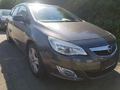 Gebraucht Opel Astra Design Edition 110 PS (80 kW) 2011 Grau Kombi