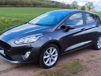 Gebraucht Ford Fiesta Cool & Connect 101 PS (74 kW) 2017 Grau Limousine