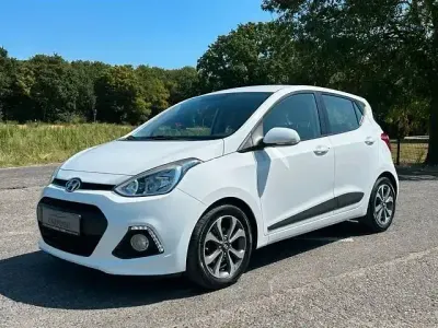 Gebraucht Hyundai i10 YES! 87 PS (63 kW) 2015 Weiß Kleinwagen