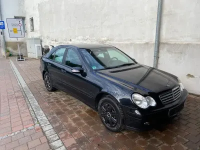 Używany Mercedes C180 143 KM (105 kW) 2006 Sedan/Limuzyna
