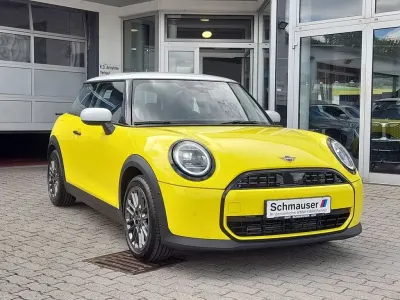 Gebraucht Mini Cooper Classic 114 kW (156 PS) 2025 Gelb Kleinwagen