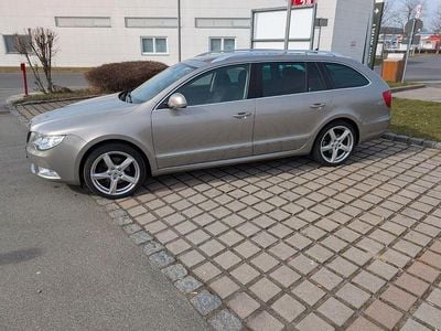 Gebraucht Skoda Superb Elegance 170 PS (125 kW) 2012 Silber Kombi