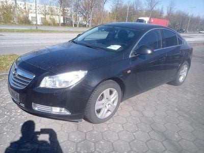 Usado Opel Insignia Design Edition 140 HP (102 kW) 2011 Preto Sedan