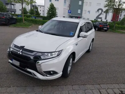 Gebraucht Mitsubishi Outlander P-HEV Spirit 224 PS (164 kW) 2021 Weiß SUV