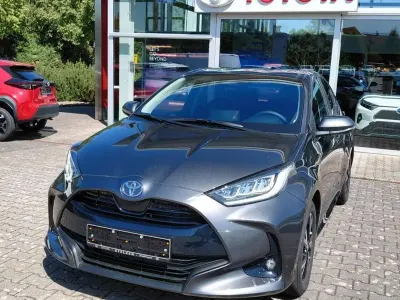 Gebraucht Toyota Yaris Hybrid Comfort 116 PS (85 kW) 2025 Grau Limousine