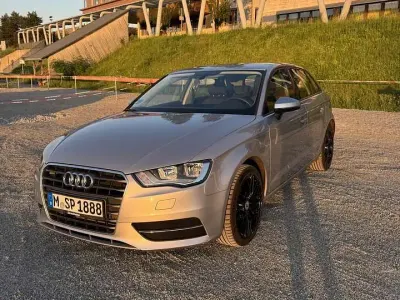 Gebraucht Audi A3 Ambiente 102 PS (75 kW) 2014 Silber Limousine