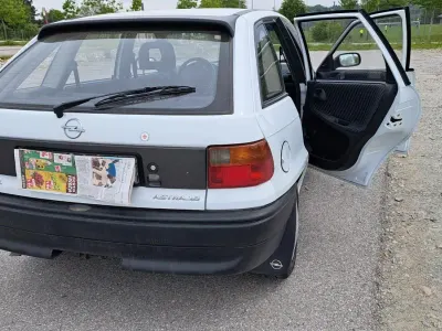 Używany Opel Astra 70 KM (51 kW) 1994 Biały Sedan/Limuzyna